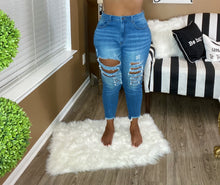 Load image into Gallery viewer, Rich Girl Denim Curvy